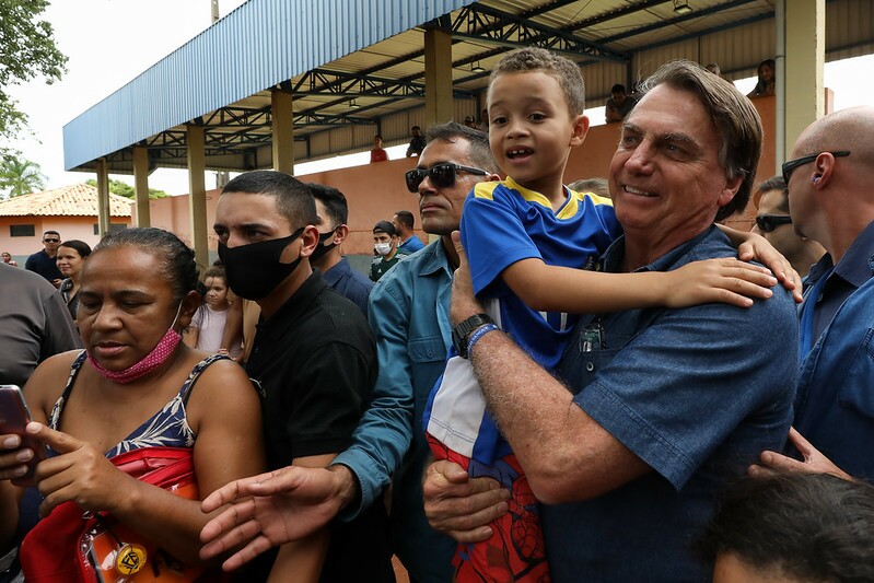 Bolsonaro diz que irá aumentar valor do Bolsa Família