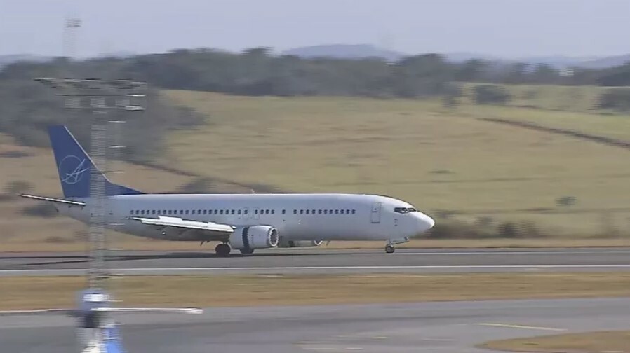 Primeiro voo com deportados na gestão Biden chega ao Brasil