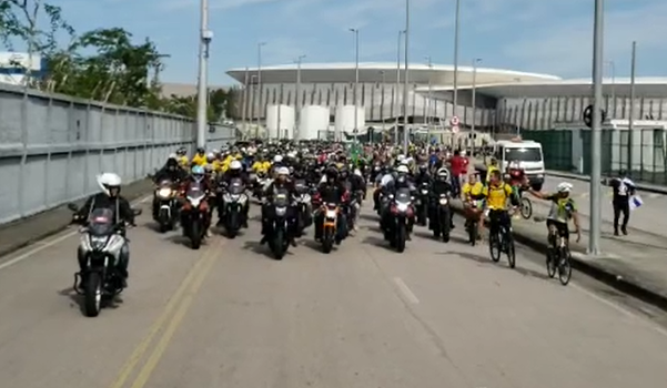 Mega “motociata” chega ao fim, e Bolsonaro é ovacionado no Rio