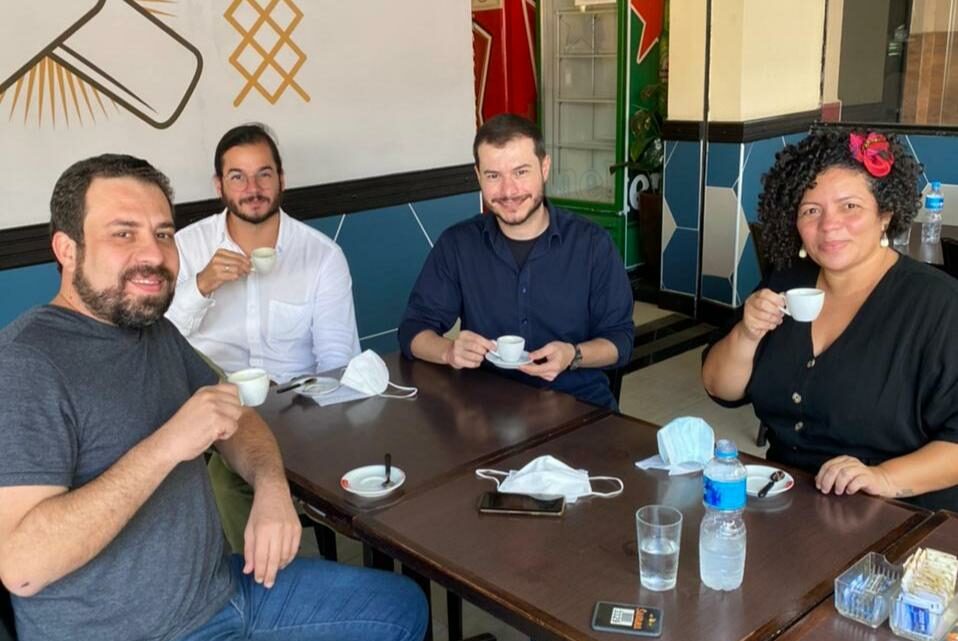 Após foto sem máscara, ‘líderes’ da esquerda são “detonados”