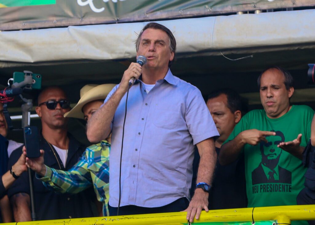 Bolsonaro dá recado: ‘Não ousem roubar a liberdade do nosso povo’