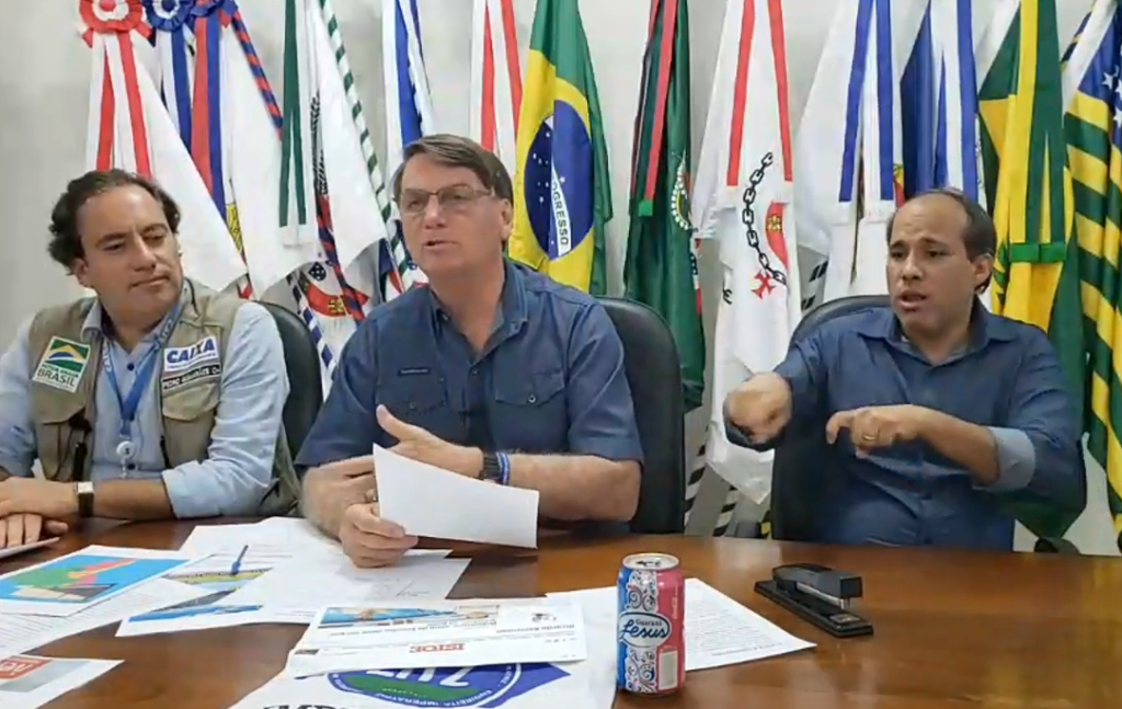 ‘CPI continua sendo um vexame nacional’, afirma Bolsonaro