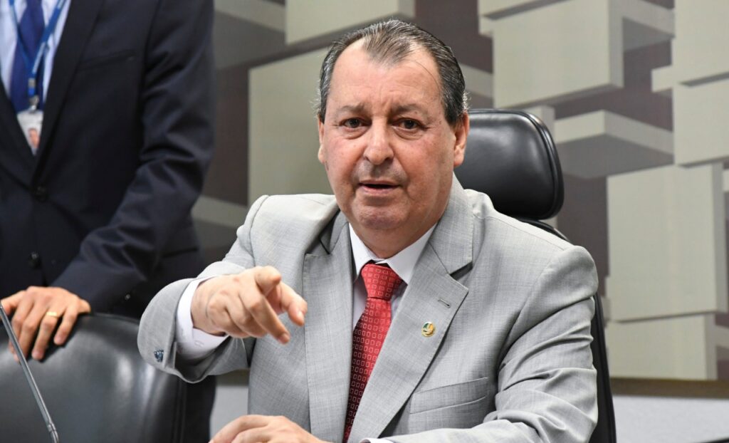 Aziz diz ter provas suficientes para indiciar Bolsonaro