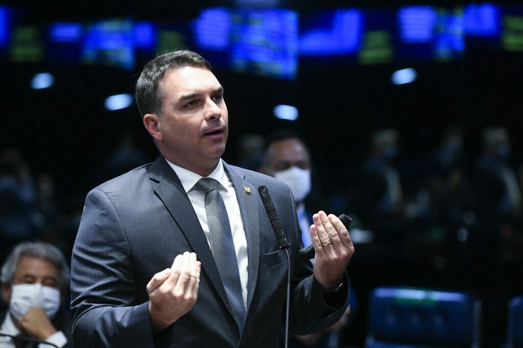 Flávio diz que CPI da Pandemia faz “negacionismo do óbvio”