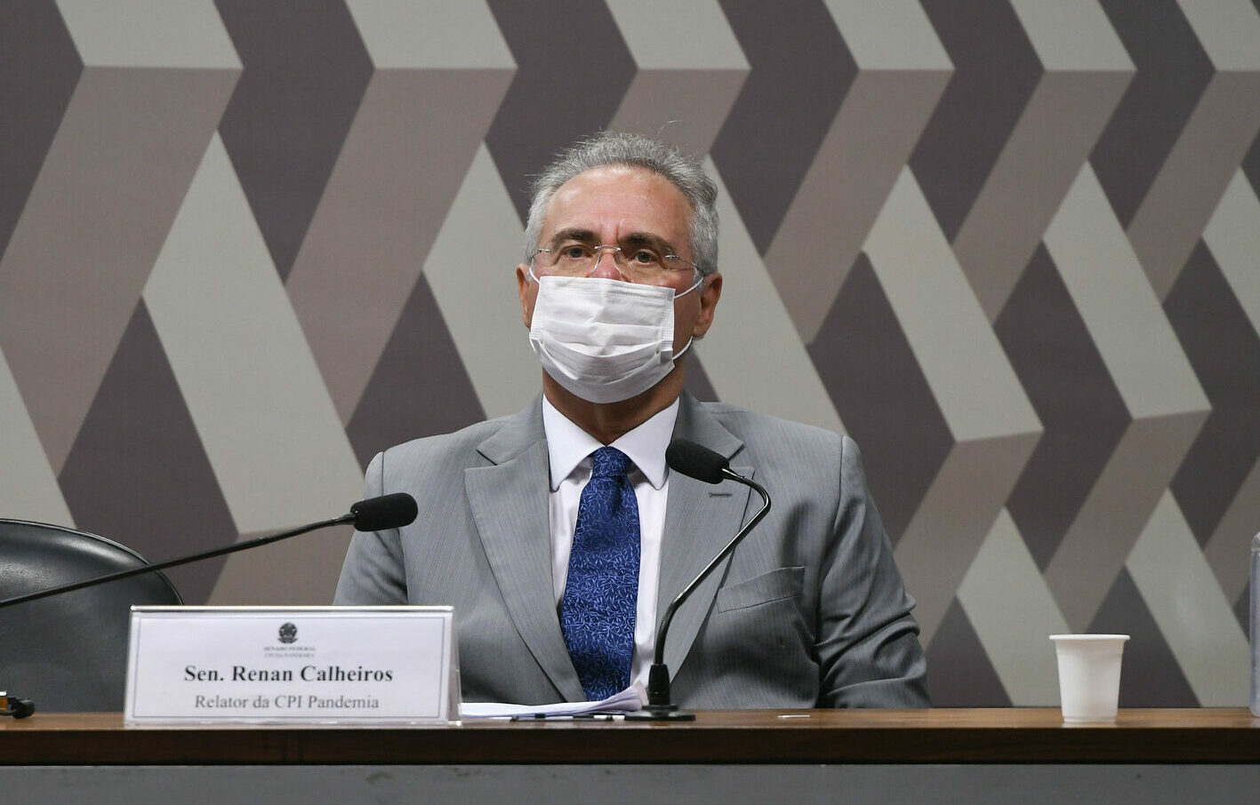Senador pede saída de Calheiros da relatoria da CPI da Covid