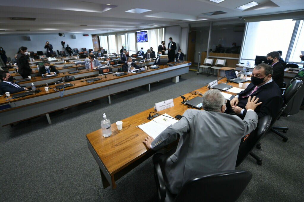 Datafolha: Maioria apoia CPI da Covid mas duvida de resultado