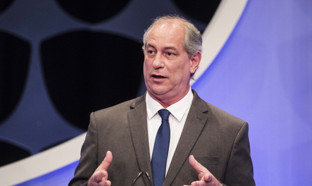 Em vídeo, Ciro Gomes ataca Bolsonaro: ‘Traiu o nosso país’