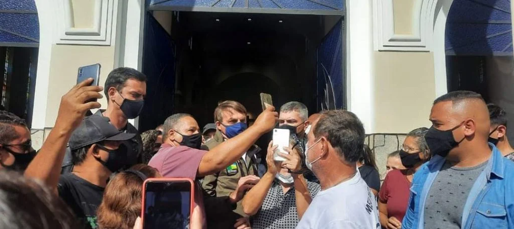 Bolsonaro visita igreja em Goiás no feriado de Corpus Christi