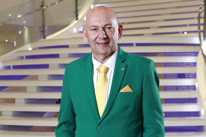 Hang irá processar portal UOL e jornalista por fake news