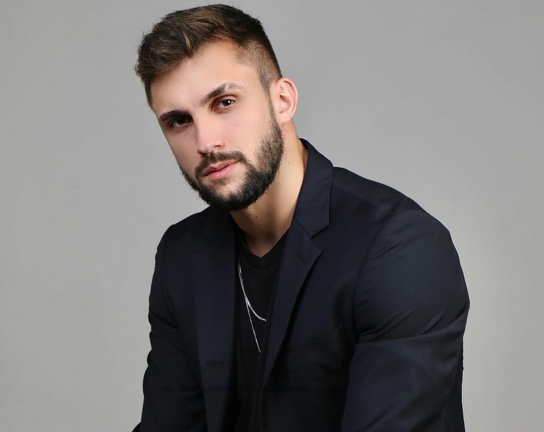 Ex-BBB Arthur diz que desejar a morte de Bolsonaro é “doentio”