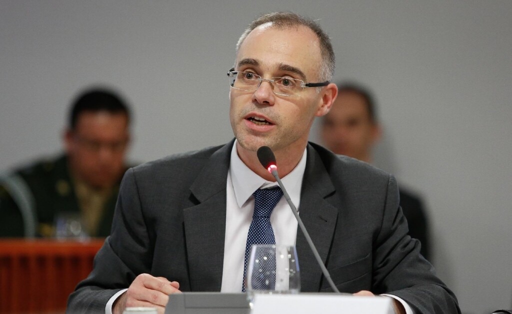 Em editorial, O Globo defende André Mendonça no STF