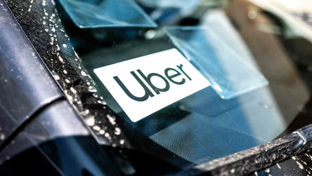 Vereadores de SP avaliam cobrar taxa de R$ 2 por corrida em Uber
