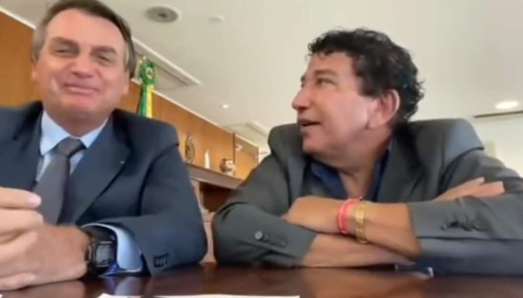 Ao lado de Malta, Bolsonaro diz: “Só Deus me tira daqui”