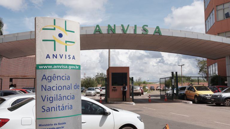 Covid: Anvisa libera estudo com remédio apoiado por Bolsonaro