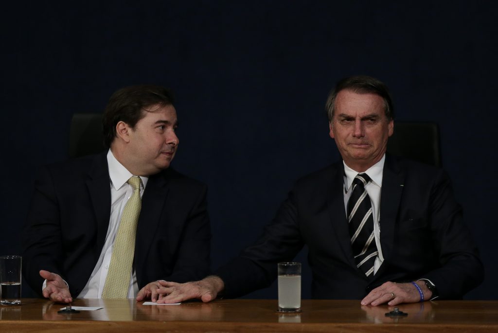 Maia ataca Bolsonaro e diz que o presidente “é covarde”