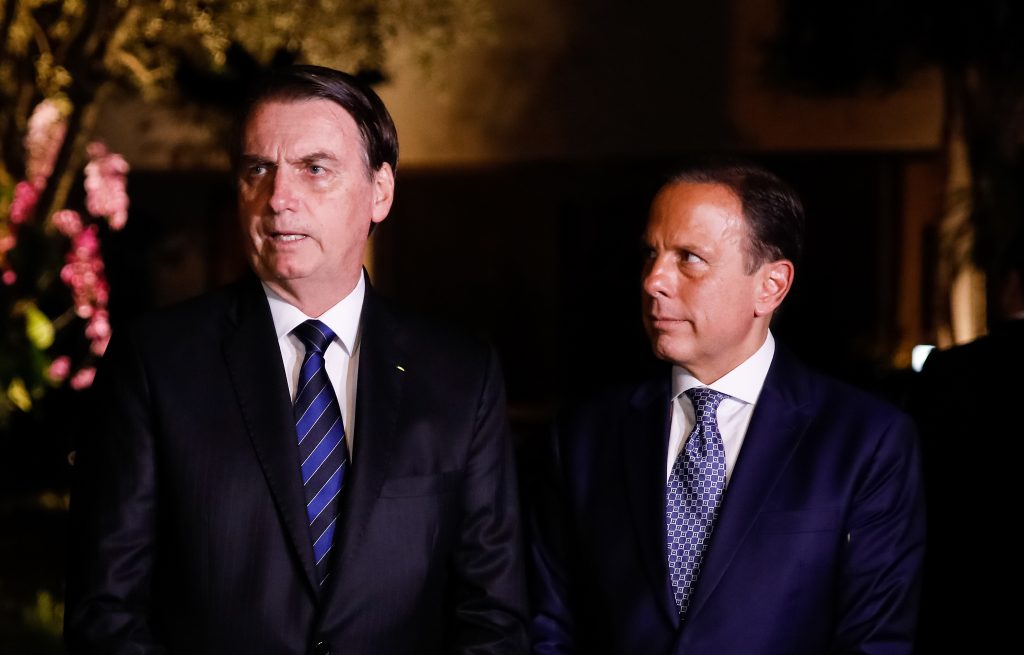 Doria ‘insiste’ e multa Bolsonaro de novo por falta de máscara