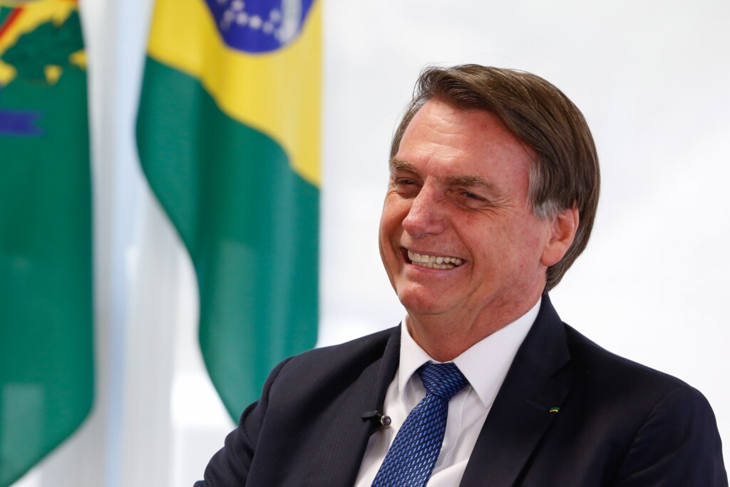 Jair Bolsonaro nega querer dar golpe: “Já sou presidente”