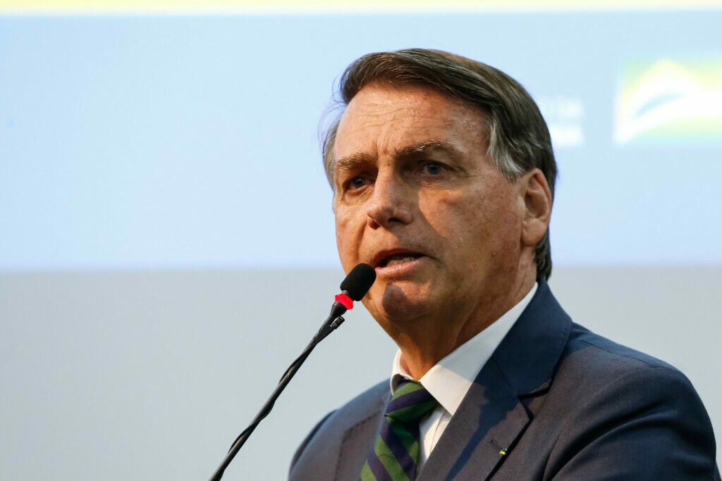 Bolsonaro: Hackers desviaram 12 milhões de votos meus em 2018
