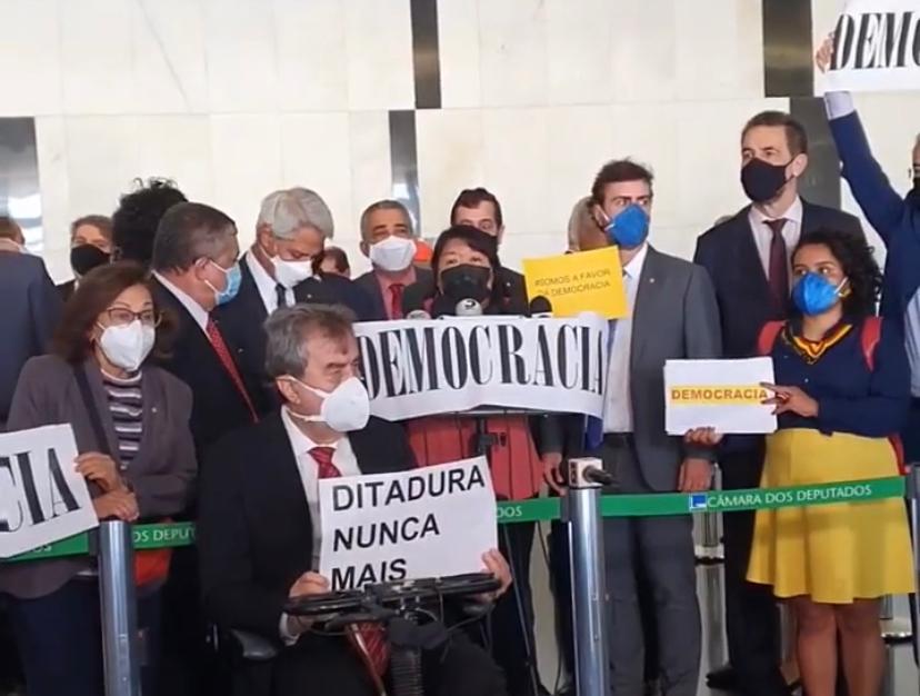 Deputados prometem ‘resposta’ no plenário ao desfile de tanques