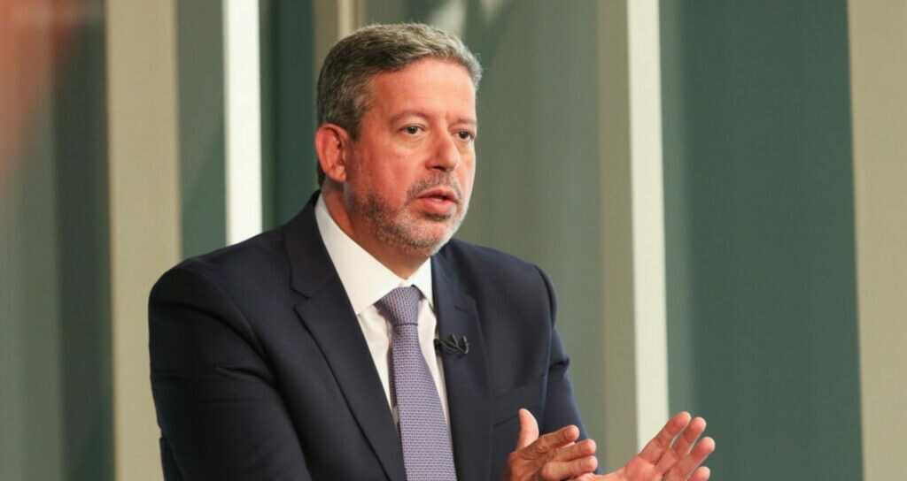 Arthur Lira sinaliza que o “botão amarelo está apertado”