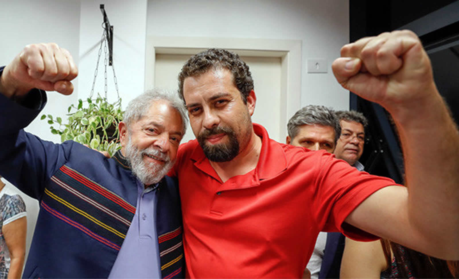 PSOL negocia aliança inédita com PT para apoiar Lula em 2022