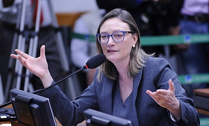 Maria do Rosário vai à PGR por impeachment de Milton Ribeiro