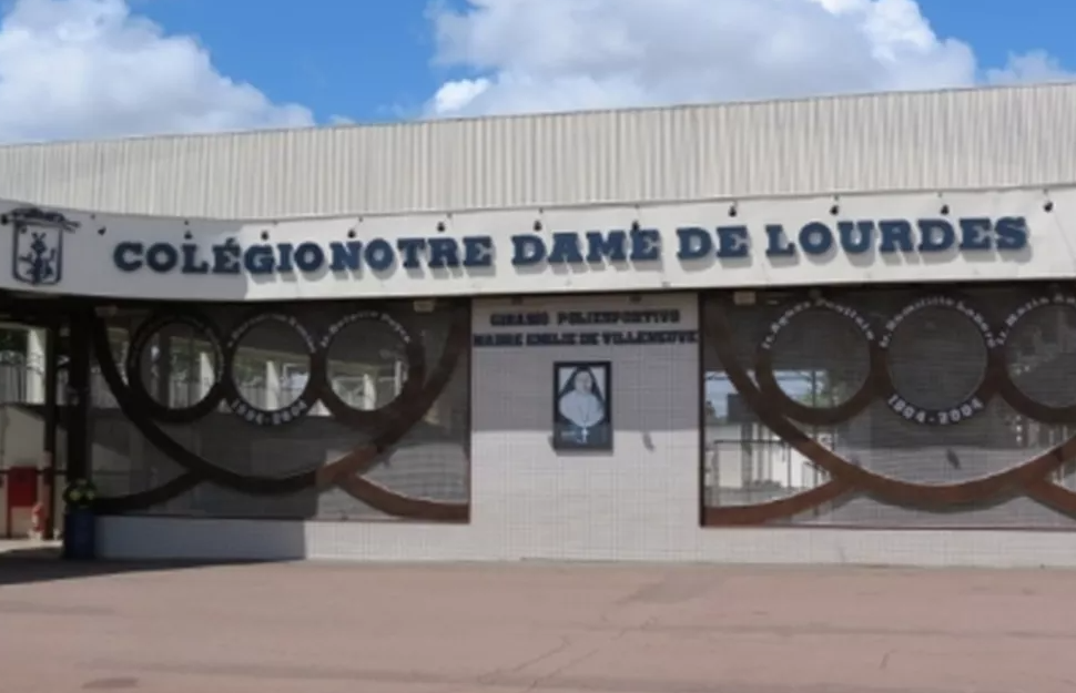 Professora é suspensa por 3 dias por criticar Bolsonaro em aula